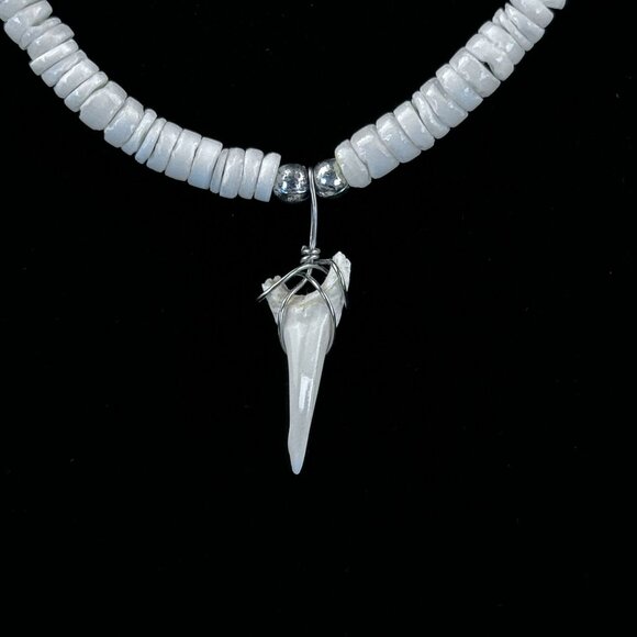 White Puka Shell Necklace With Shark Tooth Pendant Choker Barrel Clasp Beach 18" - Picture 6 of 12